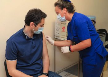 საქართველოს პარლამენტის თავმჯდომარე კორონავირუსის საწინააღმდეგო ვაქცინით აიცრა