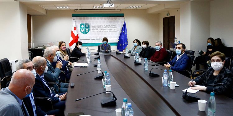 50 წლის ზემოთ ასაკის მოქალაქეებს აცრიდან 6 თვის შემდეგ ე.წ. ბუსტერ დოზის გაკეთება ნებისმიერი ვაქცინით შეეძლებათ