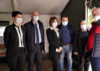 ეკატერინე ტიკარაძემ   ენგურის ხიდზე ვაქცინაციის ცენტრი დაათვალიერა