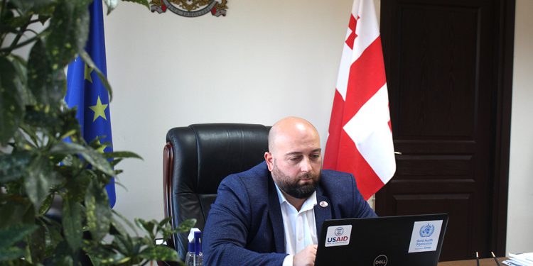 ზაალ კაპანაძე  — „ ექიმი, რომელმაც მოქალაქეებს ე.წ ვაქცინაცია ჩაუტარა, ერთი წლის წინ გაყალბებული სერტიფიკატით საქმიანობდა“