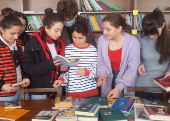 ასპინძის მაღალმთიანი სოფლების სკოლებმა მაჟორიტარი დეპუტატისგან საჩუქრად მაღალმხატვრული დონის წიგნები მიიღეს