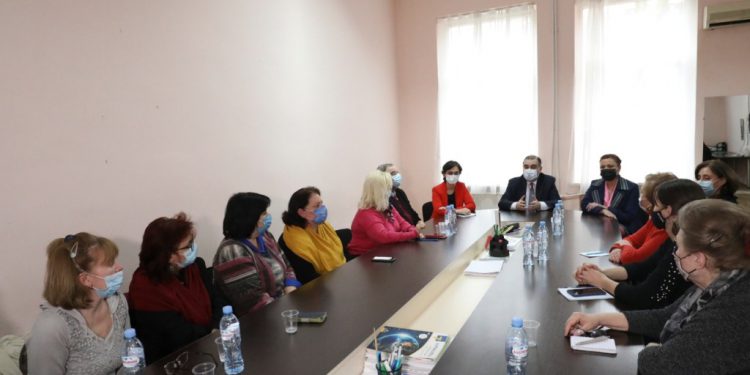 განათლებისა და მეცნიერების მინისტრი მიხეილ ჩხენკელი უკრაინელ მასწავლებლებს შეხვდა