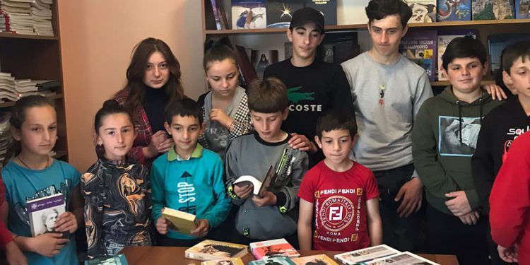 ანტონ ობოლაშვილის მხარდაჭერით ასპინძის მუნიციპალიტეტის ოთხი სკოლის ბიბლიოთეკაში წიგნადი ფონდი განახლდა