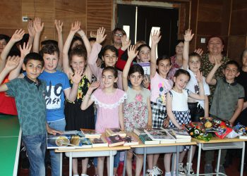 ახალციხის მუნიციპალიტეტის სკოლებმა მაჟორიტარი დეპუტატისგან წიგნები საჩუქრად მიიღეს