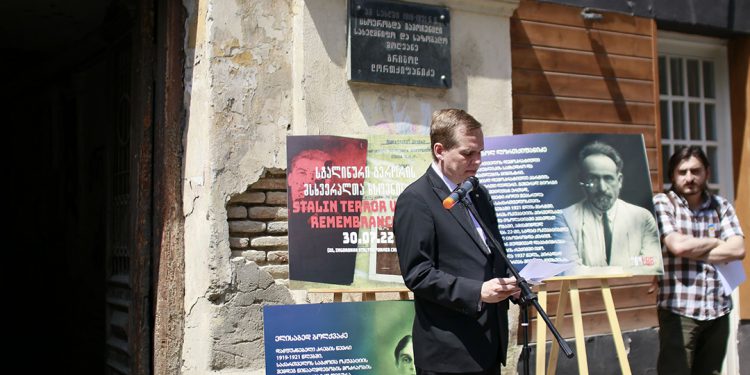 თბილისში სტალინური ტერორის მსხვერპლთა ხსოვნის დღე აღინიშნა