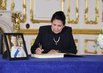 საქართველოს პრეზიდენტი — ეს ისტორიის ის გვერდია, რომელიც იხურება, ისტორიის დიდი გვერდი, რომელიც დედოფალმა ელისაბედ II-მ ძალიან ცოცხალი გახადა