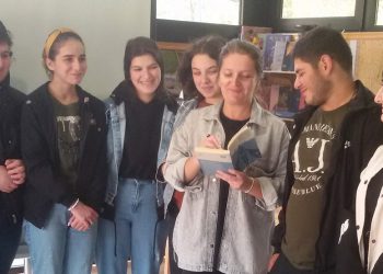 ახალდაბის მედიაკაფეში ახალგაზრდებმა მწერალ სალომე ბენიძეს უმასპინძლეს