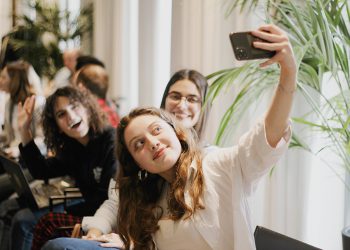 არ გაუშვათ შანსი ხელიდან: 16 შესაძლებლობა საქართველოში მცხოვრები ახალგაზრდებისთვის