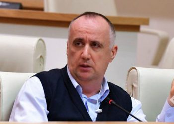 „ეს არის ღირებულებებისგან დაცლილი და ხმებზე მონადირე ადამიანთა ჯგუფების დაპირისპირება და მეტი არაფერი“- აკაკი ბობოხიძე