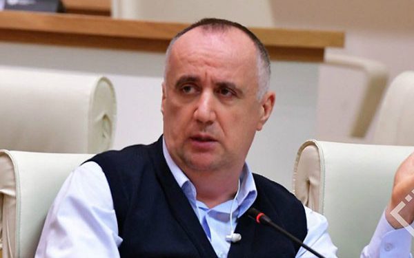 „ეს არის ღირებულებებისგან დაცლილი და ხმებზე მონადირე ადამიანთა ჯგუფების დაპირისპირება და მეტი არაფერი“- აკაკი ბობოხიძე