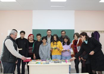 „წიგნიერების აქციის“  საშემოდგომო კვირეულის ფარგლებში ადიგენის ოთხმა სკოლამ მაჟორიტარი დეპუტატისგან საჩუქრად წიგნები მიიღო