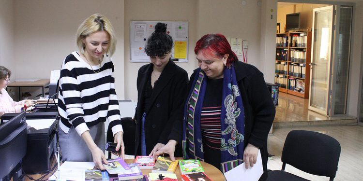 ყვიბისისა და ახალდაბის სკოლების ბიბლიოთეკებს მაჟორიტარი დეპუტატისგან საჩუქრად წიგნები გადაეცათ