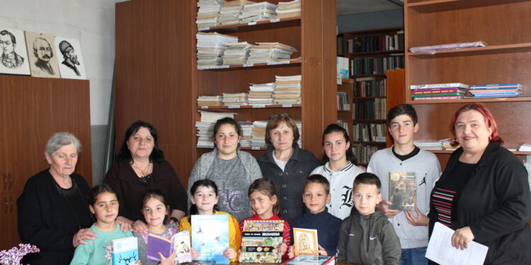 წიგნიერების აქცია ადიგენში და მაჟორიტარი დეპუტატის საჩუქარი სკოლებს