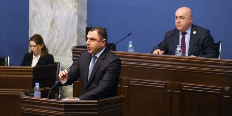 გიორგი ამილახვარი: „2024 წელს მასწავლებლების ხელფასი, სტატუსის მიუხედავად, საშუალოდ გაიზრდება 500 ლარით და მეტით“