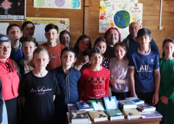 წიგნიერების კვირეული — მაჟორიტარი დეპუტატის საჩუქარი ადიგენის სკოლებს