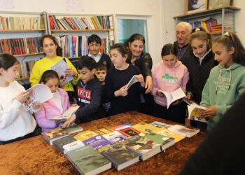წიგნიერების კვირეული — მაჟორიტარიდეპუტატისსაჩუქარი ახალციხის სკოლებს