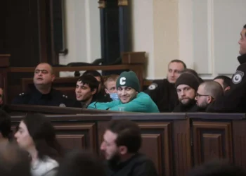ჯგუფურ ძალადობაში მონაწილეობის ბრალდებით დაკავებული პირები სასამართლომ კვლავ პატიმრობაში დატოვა