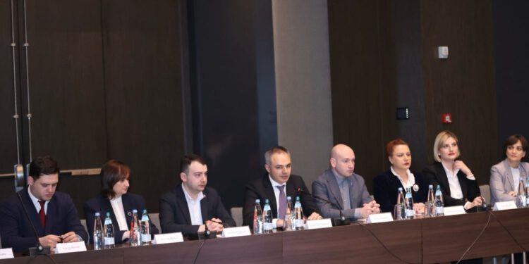 ალექსანდრე წულაძემ სასკოლო საზოგადოებასთან და დაინტერესებულ მხარეებთან ზოგადი განათლების ახალი ხედვა განიხილა