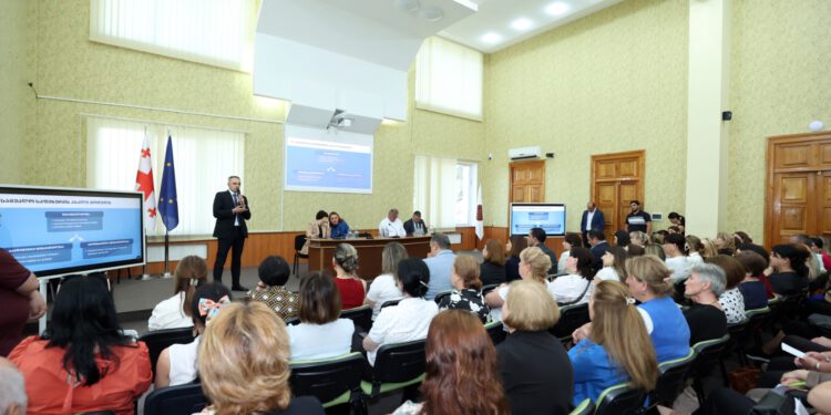 ალექსანდრე წულაძემ კახეთის რეგიონის მასწავლებლებთან შეხვედრა გამართა