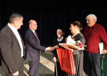 გივი მიქანაძე: „გვსურს გამოვხატოთ სითბო, გამორჩეული დამოკიდებულება და პატივისცემა ჩვენი მასწავლებლების მიმართ  – რეგიონებში პედაგოგთა დაჯილდოება სწორედ ამ მიზანს ემსახურება“