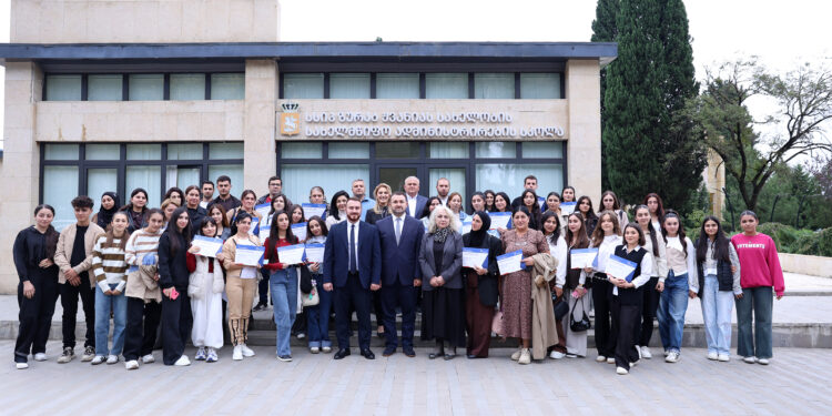 შეხვედრა სახელმწიფო ენის სწავლებისა და ინტეგრაციის პროგრამის კურსდამთავრებულებთან მარნეულში