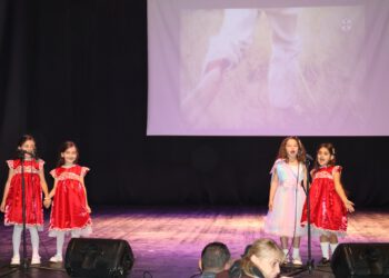 საბავშვო-სატელევიზიო სტუდია “ენკი-ბენკი”-ს ქუთაისის ფილიალის პატარა ტელევარსკვლავებმა ვანში, გალაკტიონის საიუბილეო კონცერტში მიიღეს მონაწილეობა