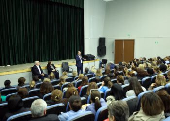 გივი მიქანაძე: „სასკოლო საზოგადოებასთან, მათ შორის მშობლებთან, შეხვედრები და პროცესებში მათი ჩართულობა რეფორმის წარმატებით განხორციელების მყარ წინაპირობას ქმნის“