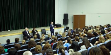 გივი მიქანაძე: „სასკოლო საზოგადოებასთან, მათ შორის მშობლებთან, შეხვედრები  და პროცესებში მათი ჩართულობა რეფორმის წარმატებით განხორციელების მყარ წინაპირობას ქმნის“