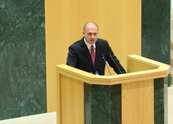 გივი მიქანაძე: სასკოლო ფორმა ხელს უწყობს სასკოლო კულტურის ჩამოყალიბებას, აძლიერებს მოსწავლის კუთვნილების განცდას საკუთარი სკოლის მიმართ, აყალიბებს მოწესრიგებულ აკადემიურ გარემოს, ამცირებს როგორც სოციალურ განსხვავებებს, ისე მშობლებისთვის ყოველდღიურ ხარჯებს