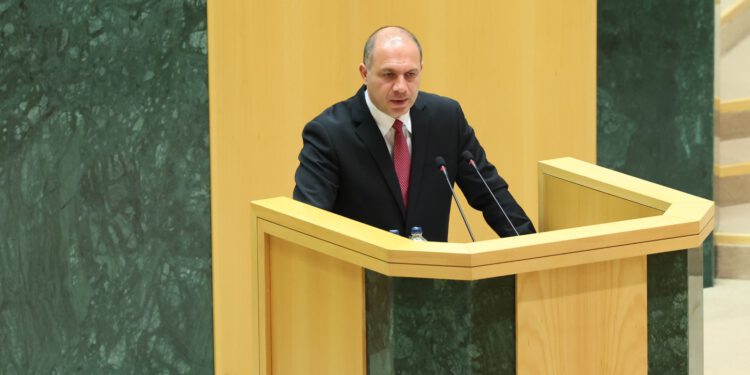 გივი მიქანაძე: სასკოლო ფორმა ხელს უწყობს  სასკოლო კულტურის ჩამოყალიბებას, აძლიერებს მოსწავლის კუთვნილების განცდას საკუთარი სკოლის მიმართ, აყალიბებს მოწესრიგებულ აკადემიურ გარემოს, ამცირებს როგორც სოციალურ განსხვავებებს, ისე მშობლებისთვის ყოველდღიურ ხარჯებს
