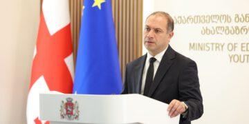 გივიმიქანაძე: ,,ვრცელდება ინფორმაცია, თითქოს საჭიროა მაღალი აკადემიური მოსწრება, რომ სტუდენტმა სახელმწიფოს მხრიდან 100%-იანიდაფინანსებამიიღოს — ეს არ შეესაბამება სიმართლეს, პირველი ორი სემესტრი სტუდენტი არაფერს უხდისუნივერსიტეტს, ამ პერიოდში მან თითოეულ საგანში უნდა მიიღოს 51 ქულა, ანუ მინიმალური ზღვარი გადალახოს და მიიღო სკრედიტი, არ აქვს მნიშვნელობა, მაღალი ქულებით მოიპოვებს თუ დაბალი ქულებით”